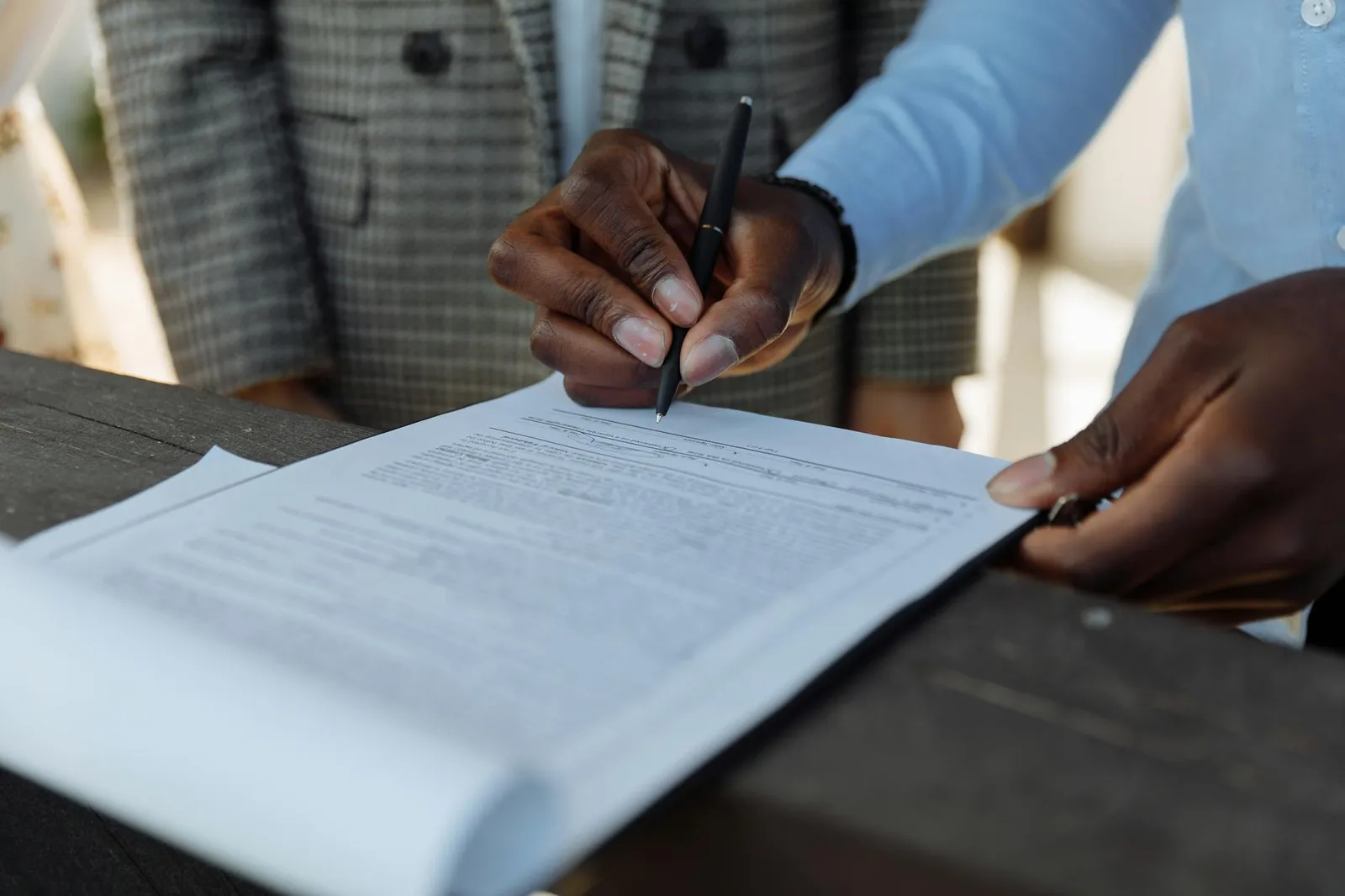 5 Consideraciones legales esenciales para el registro exitoso de una marca comercial