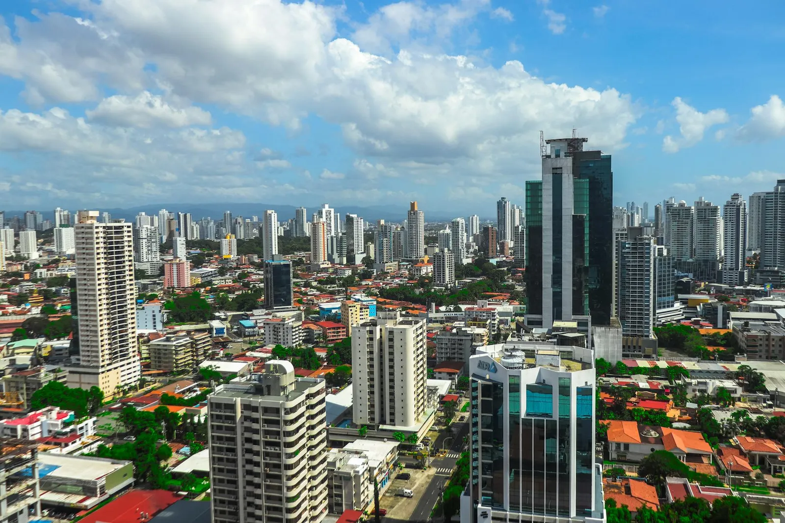 Un Análisis Profundo de las Sociedades al Portador en Panamá - Entendiendo Beneficios, Riesgos y Regulaciones