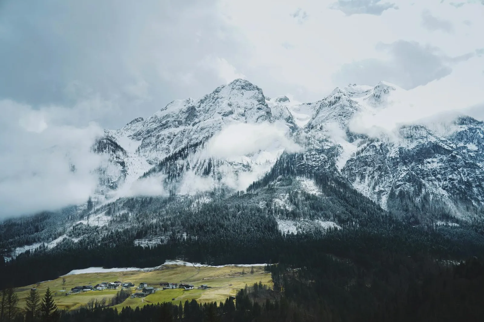 Descubre Liechtenstein - Una Joya Oculta en Europa – Cultura, Atracciones y Consejos de Viaje