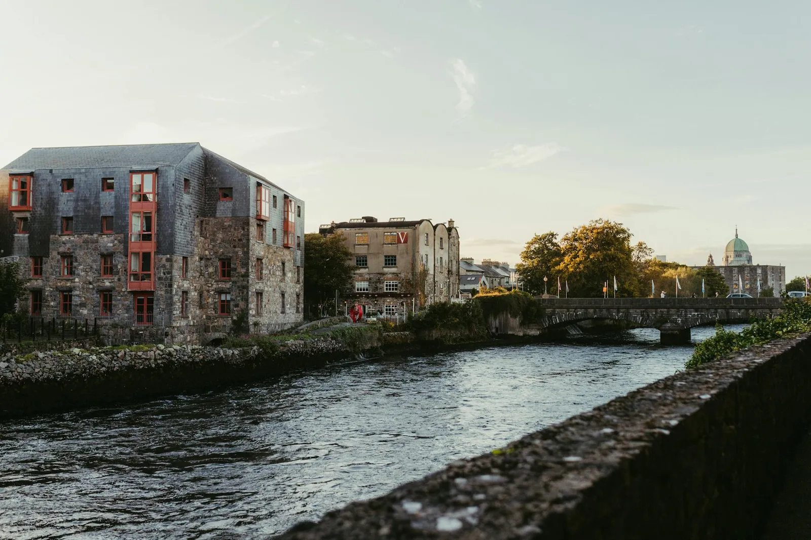 Guía esencial: cómo iniciar un negocio en Irlanda de manera eficiente como extranjero