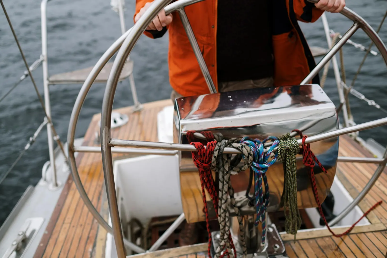 Exploring the Advantages and Disadvantages of Offshore Banks for Your Business