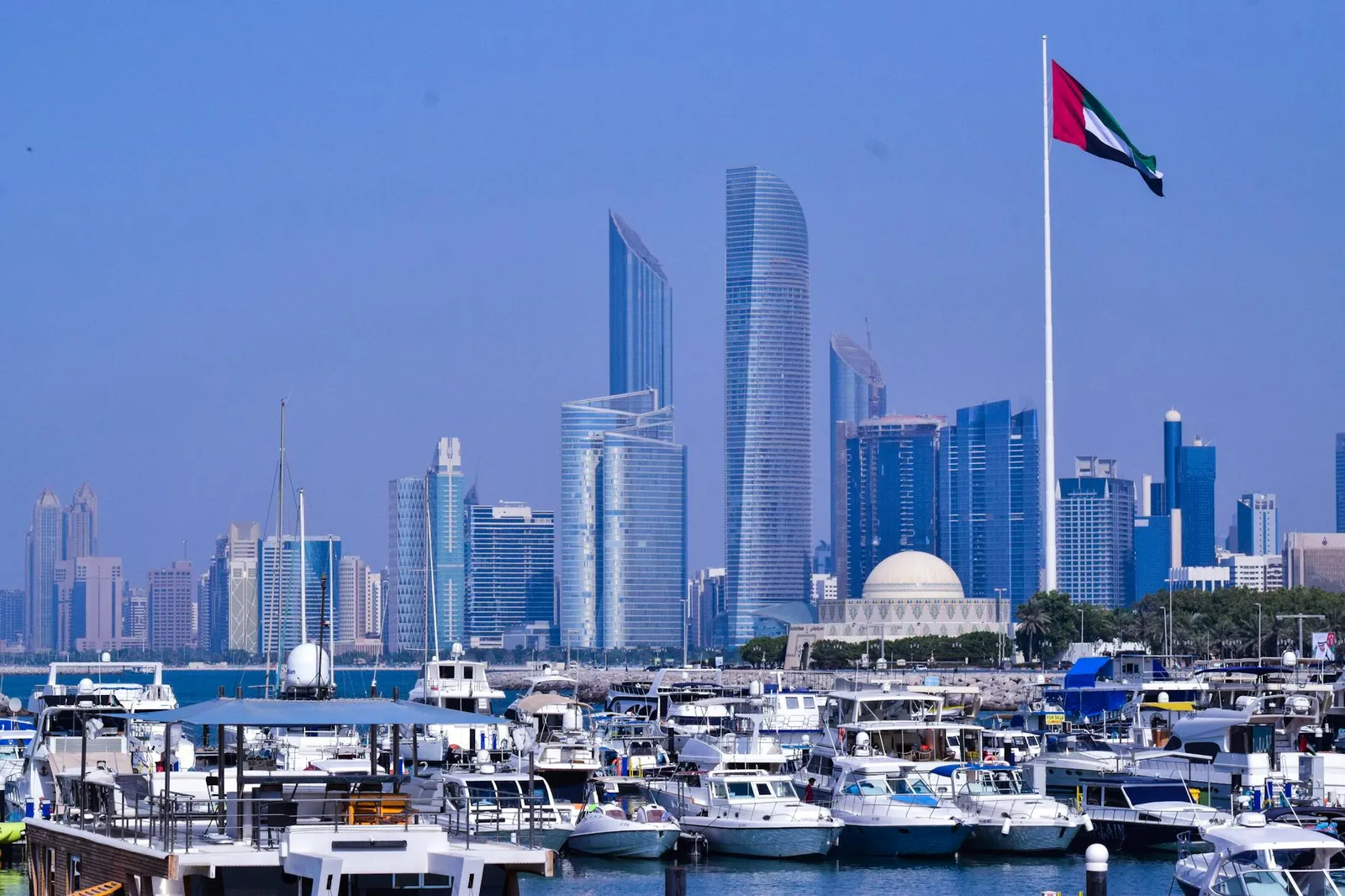 UAE Company Formation FAQs - Бизнес-гид по созданию компании в ОАЭ 2025